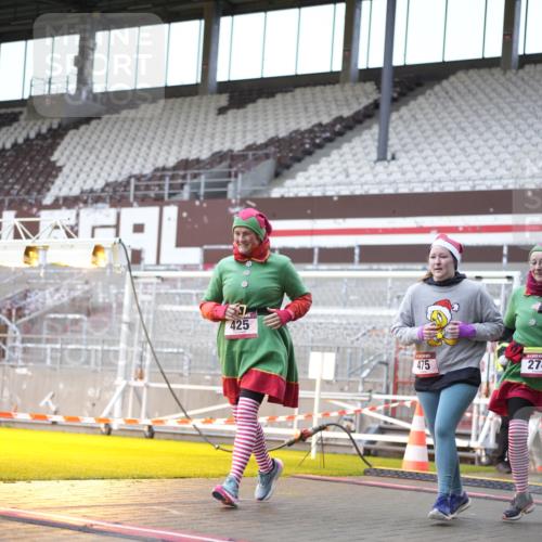 07.12.2025 - St. Pauli X-Mass-Run No. 15 Patografie http://msf.ph/oto/9368668 07.12.2025 11:13:52 Ziel 274, 375, 425, 475, 708 meine-sportfotos.de