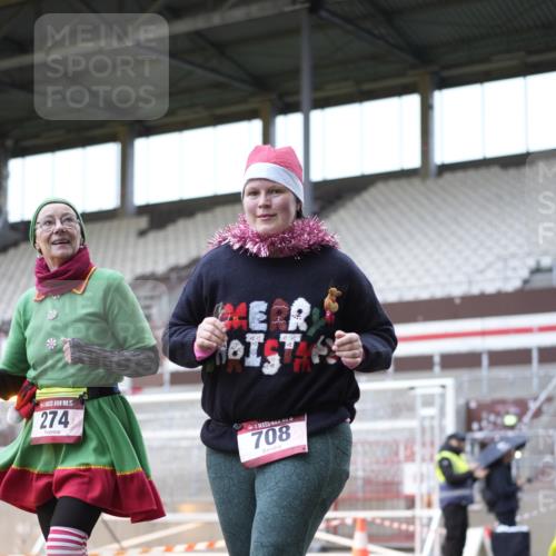 07.12.2025 - St. Pauli X-Mass-Run No. 15 Patografie http://msf.ph/oto/9368680 07.12.2025 11:13:54 Ziel 274, 375, 425, 475, 708 meine-sportfotos.de