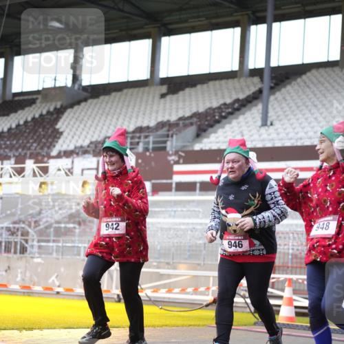07.12.2025 - St. Pauli X-Mass-Run No. 15 Patografie http://msf.ph/oto/9368683 07.12.2025 11:14:10 Ziel 942, 946, 948 meine-sportfotos.de