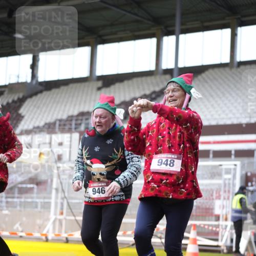 07.12.2025 - St. Pauli X-Mass-Run No. 15 Patografie http://msf.ph/oto/9368685 07.12.2025 11:14:10 Ziel 942, 946, 948 meine-sportfotos.de