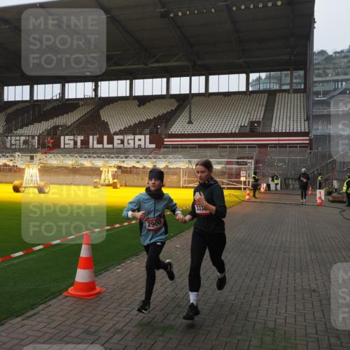 07.12.2025 - St. Pauli X-Mass-Run No. 15 Fabian Wolf http://msf.ph/oto/9368686 07.12.2025 09:54:12 Ziel 1375, 2651, 2900, 3338 meine-sportfotos.de