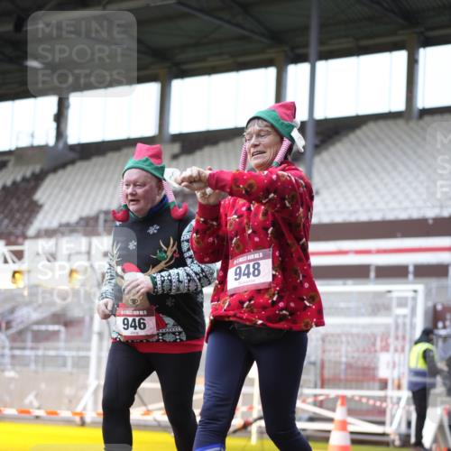07.12.2025 - St. Pauli X-Mass-Run No. 15 Patografie http://msf.ph/oto/9368687 07.12.2025 11:14:10 Ziel 942, 946, 948 meine-sportfotos.de