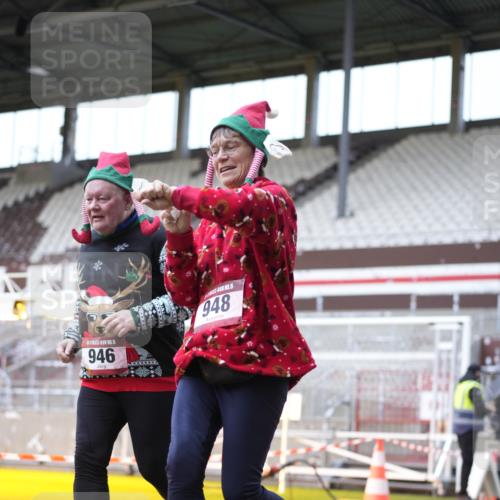 07.12.2025 - St. Pauli X-Mass-Run No. 15 Patografie http://msf.ph/oto/9368689 07.12.2025 11:14:11 Ziel 942, 946, 948 meine-sportfotos.de