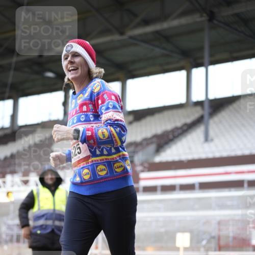 07.12.2025 - St. Pauli X-Mass-Run No. 15 Patografie http://msf.ph/oto/9368693 07.12.2025 11:14:26 Ziel 525, 1776, 1805, 1806, 2040 meine-sportfotos.de