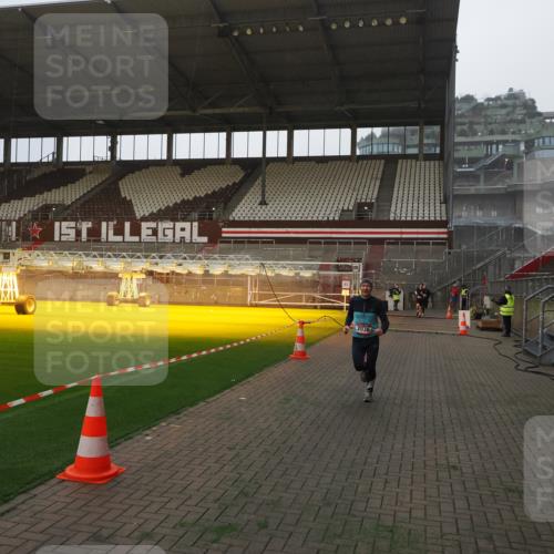 07.12.2025 - St. Pauli X-Mass-Run No. 15 Fabian Wolf http://msf.ph/oto/9368701 07.12.2025 09:54:23 Ziel 1375, 2036, 2900, 3338 meine-sportfotos.de