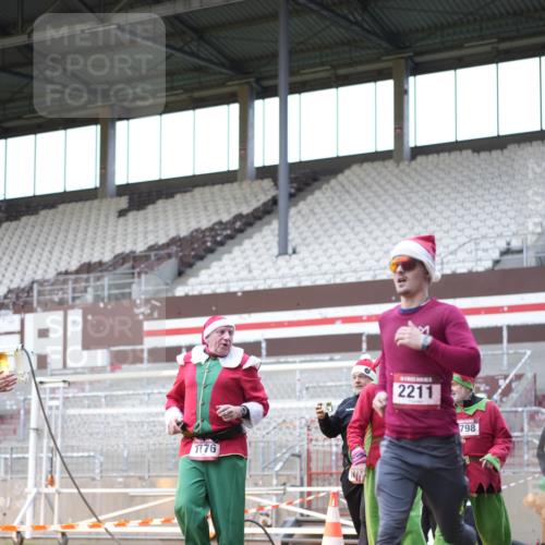 07.12.2025 - St. Pauli X-Mass-Run No. 15 Patografie http://msf.ph/oto/9368702 07.12.2025 11:14:31 Ziel 525, 1776, 1778, 1798, 1804, 1805, 1806, 1807, 2040, 2211, 4010 meine-sportfotos.de