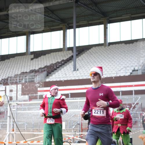 07.12.2025 - St. Pauli X-Mass-Run No. 15 Patografie http://msf.ph/oto/9368704 07.12.2025 11:14:32 Ziel 525, 1776, 1778, 1798, 1804, 1805, 1806, 1807, 2040, 2211, 4010 meine-sportfotos.de