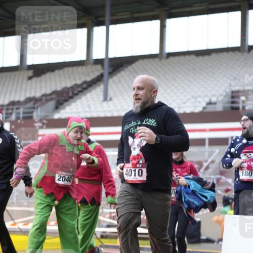 07.12.2025 - St. Pauli X-Mass-Run No. 15 Patografie http://msf.ph/oto/9368711 07.12.2025 11:14:34 Ziel 525, 1776, 1778, 1798, 1804, 1805, 1806, 1807, 2040, 2211, 4010 meine-sportfotos.de
