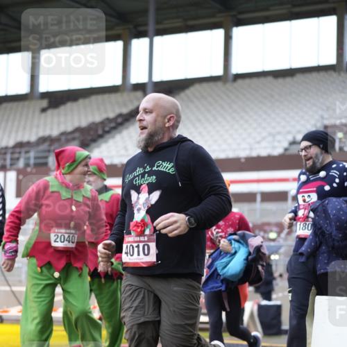 07.12.2025 - St. Pauli X-Mass-Run No. 15 Patografie http://msf.ph/oto/9368715 07.12.2025 11:14:34 Ziel 525, 1776, 1778, 1798, 1804, 1805, 1806, 1807, 2040, 2211, 4010 meine-sportfotos.de