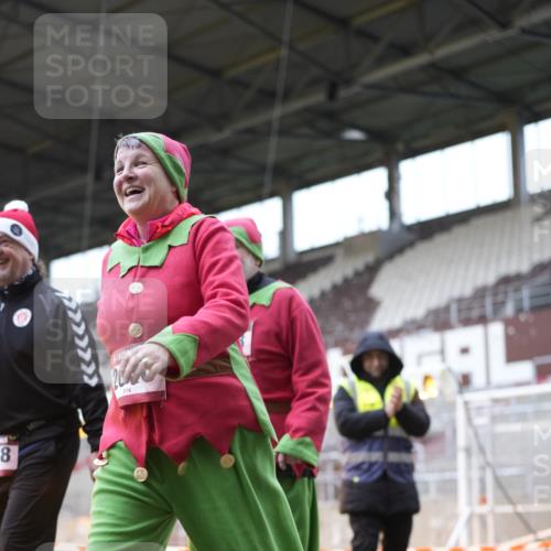 07.12.2025 - St. Pauli X-Mass-Run No. 15 Patografie http://msf.ph/oto/9368721 07.12.2025 11:14:36 Ziel 525, 922, 1776, 1778, 1798, 1804, 1805, 1806, 1807, 2040, 2211, 4010 meine-sportfotos.de