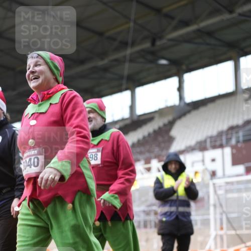 07.12.2025 - St. Pauli X-Mass-Run No. 15 Patografie http://msf.ph/oto/9368723 07.12.2025 11:14:36 Ziel 525, 922, 1776, 1778, 1798, 1804, 1805, 1806, 1807, 2040, 2211, 4010 meine-sportfotos.de