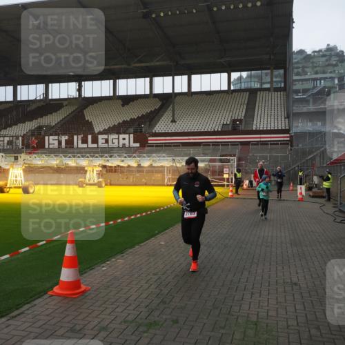07.12.2025 - St. Pauli X-Mass-Run No. 15 Fabian Wolf http://msf.ph/oto/9368733 07.12.2025 09:54:43 Ziel 1649, 1655, 1722, 2133, 2209, 2703, 3310 meine-sportfotos.de
