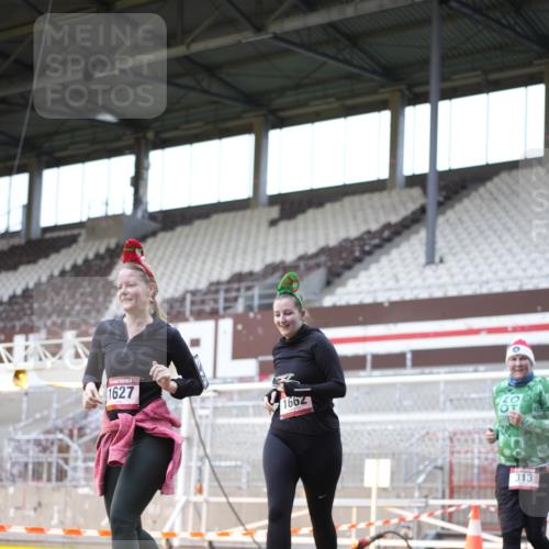 07.12.2025 - St. Pauli X-Mass-Run No. 15 Patografie http://msf.ph/oto/9368736 07.12.2025 11:15:02 Ziel 313, 1623, 1627, 1662, 3133 meine-sportfotos.de