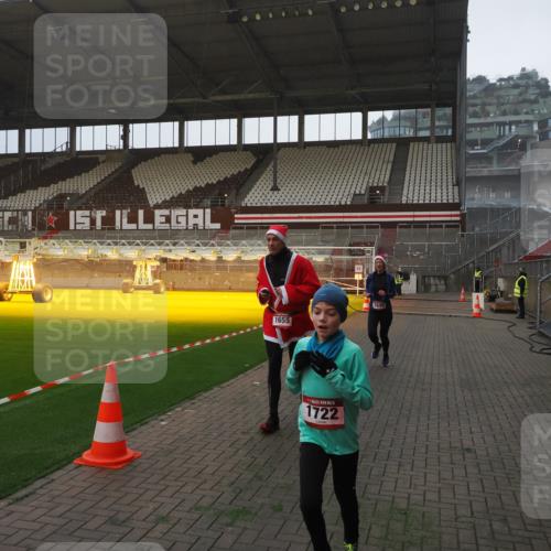 07.12.2025 - St. Pauli X-Mass-Run No. 15 Fabian Wolf http://msf.ph/oto/9368746 07.12.2025 09:54:46 Ziel 1649, 1655, 1722, 2209, 2703 meine-sportfotos.de