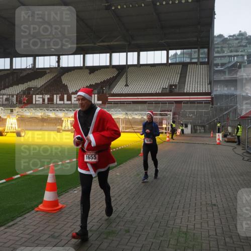 07.12.2025 - St. Pauli X-Mass-Run No. 15 Fabian Wolf http://msf.ph/oto/9368752 07.12.2025 09:54:47 Ziel 1649, 1655, 1722, 2703 meine-sportfotos.de
