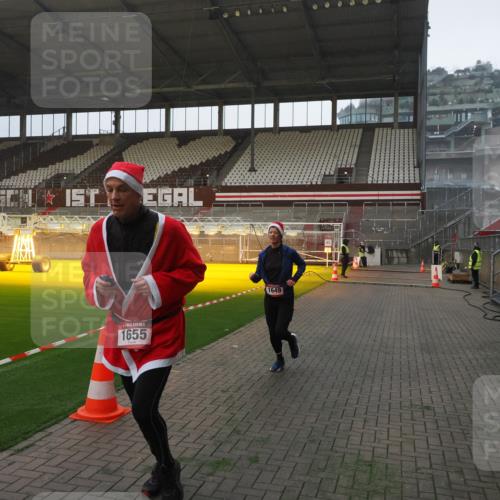 07.12.2025 - St. Pauli X-Mass-Run No. 15 Fabian Wolf http://msf.ph/oto/9368754 07.12.2025 09:54:47 Ziel 1649, 1655, 1722, 2703 meine-sportfotos.de