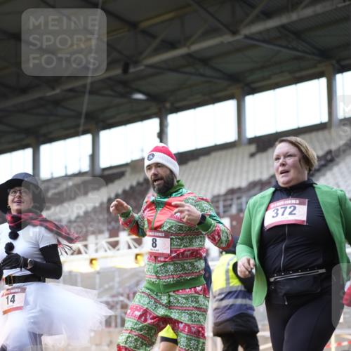 07.12.2025 - St. Pauli X-Mass-Run No. 15 Patografie http://msf.ph/oto/9368756 07.12.2025 11:15:43 Ziel 8, 14, 372, 2194 meine-sportfotos.de