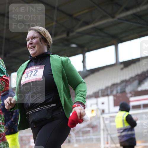 07.12.2025 - St. Pauli X-Mass-Run No. 15 Patografie http://msf.ph/oto/9368762 07.12.2025 11:15:44 Ziel 8, 14, 372, 2194 meine-sportfotos.de