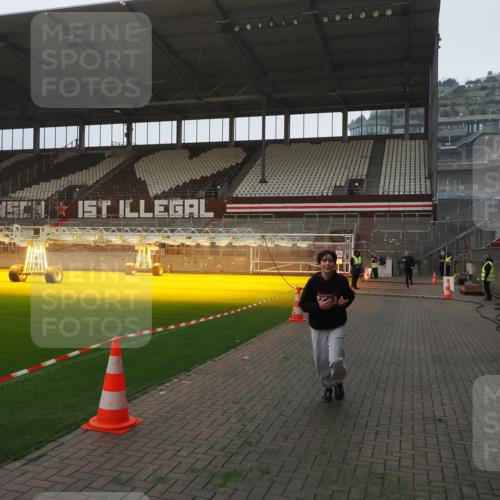 07.12.2025 - St. Pauli X-Mass-Run No. 15 Fabian Wolf http://msf.ph/oto/9368765 07.12.2025 09:55:02 Ziel 1649, 4088 meine-sportfotos.de