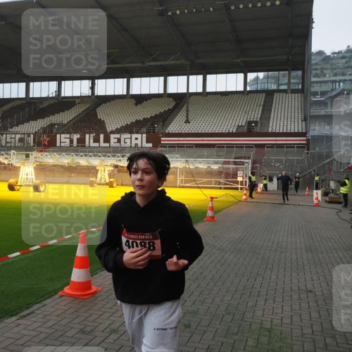 07.12.2025 - St. Pauli X-Mass-Run No. 15 Fabian Wolf http://msf.ph/oto/9368776 07.12.2025 09:55:04 Ziel 4088 meine-sportfotos.de