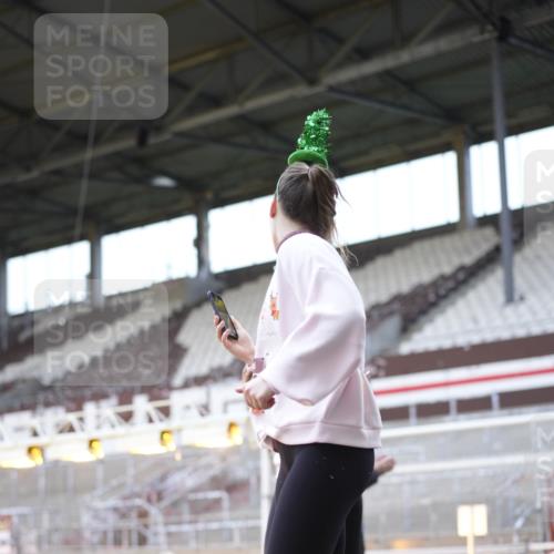 07.12.2025 - St. Pauli X-Mass-Run No. 15 Patografie http://msf.ph/oto/9368779 07.12.2025 11:16:04 Ziel 1800, 1802, 1821, 1825, 2195, 2464, 3241, 3256, 3326 meine-sportfotos.de