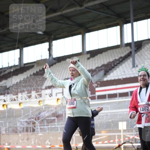 07.12.2025 - St. Pauli X-Mass-Run No. 15 Patografie http://msf.ph/oto/9368781 07.12.2025 11:16:05 Ziel 1800, 1802, 1821, 1825, 2195, 2464, 3241, 3256, 3326 meine-sportfotos.de