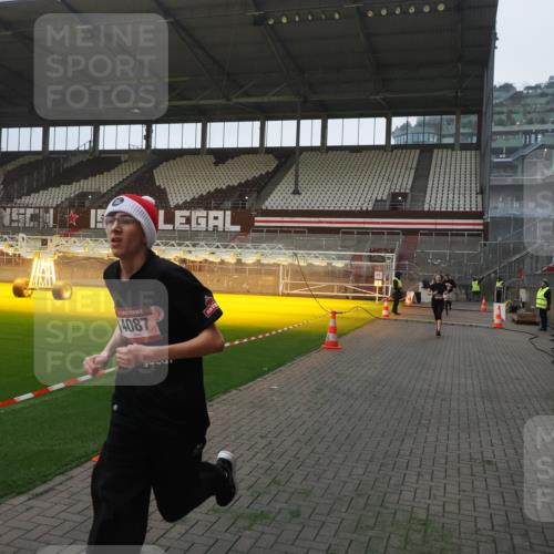 07.12.2025 - St. Pauli X-Mass-Run No. 15 Fabian Wolf http://msf.ph/oto/9368795 07.12.2025 09:55:13 Ziel 1101, 1113, 4087, 4088 meine-sportfotos.de