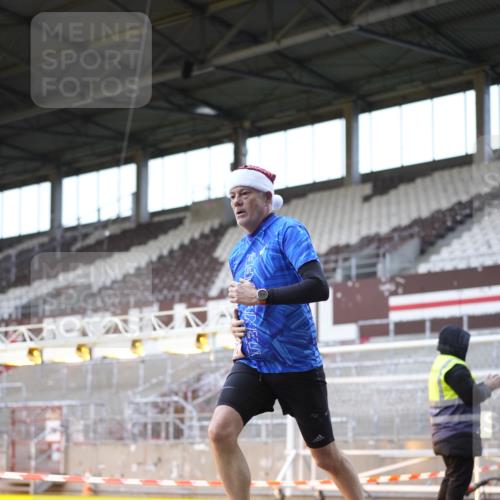 07.12.2025 - St. Pauli X-Mass-Run No. 15 Patografie http://msf.ph/oto/9368802 07.12.2025 11:16:25 Ziel 1017, 1350 meine-sportfotos.de