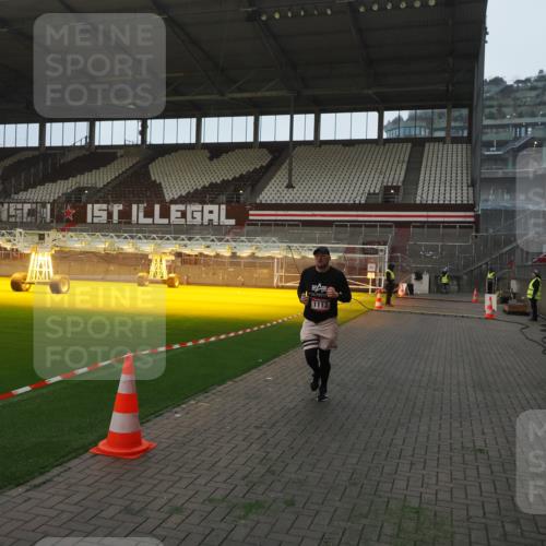 07.12.2025 - St. Pauli X-Mass-Run No. 15 Fabian Wolf http://msf.ph/oto/9368808 07.12.2025 09:55:19 Ziel 1101, 1113, 4087 meine-sportfotos.de