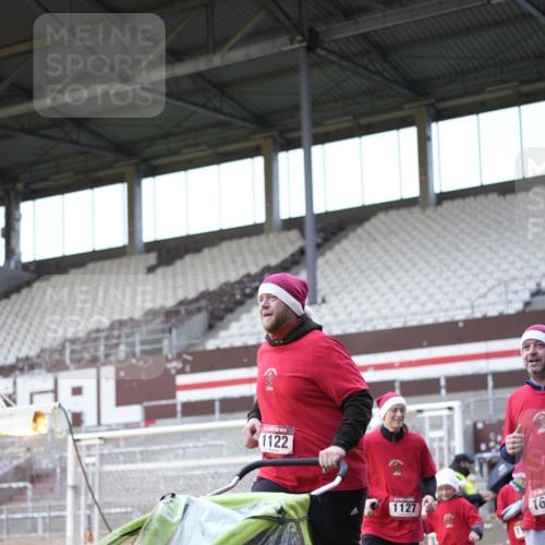 07.12.2025 - St. Pauli X-Mass-Run No. 15 Patografie http://msf.ph/oto/9368824 07.12.2025 11:17:14 Ziel 551, 1122, 1125, 1127, 1130, 1340, 1529, 1531, 1686, 2766, 2846, 2849 meine-sportfotos.de