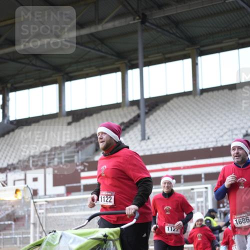 07.12.2025 - St. Pauli X-Mass-Run No. 15 Patografie http://msf.ph/oto/9368826 07.12.2025 11:17:14 Ziel 551, 1122, 1125, 1127, 1130, 1340, 1529, 1531, 1686, 2766, 2846, 2849 meine-sportfotos.de
