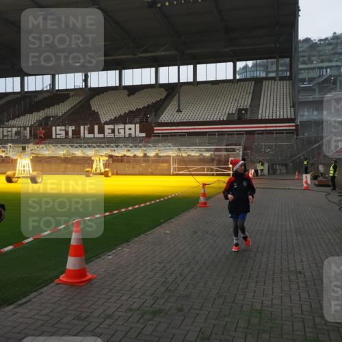 07.12.2025 - St. Pauli X-Mass-Run No. 15 Fabian Wolf http://msf.ph/oto/9368841 07.12.2025 09:55:57 Ziel 312, 3398 meine-sportfotos.de