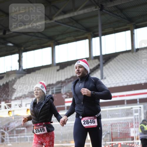 07.12.2025 - St. Pauli X-Mass-Run No. 15 Patografie http://msf.ph/oto/9368842 07.12.2025 11:17:17 Ziel 551, 1122, 1125, 1127, 1130, 1340, 1529, 1531, 1686, 2477, 2766, 2846, 2849 meine-sportfotos.de