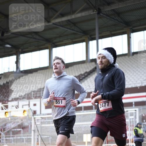 07.12.2025 - St. Pauli X-Mass-Run No. 15 Patografie http://msf.ph/oto/9368844 07.12.2025 11:17:19 Ziel 551, 1122, 1125, 1127, 1130, 1340, 1529, 1531, 1686, 2477, 2766, 2846, 2849 meine-sportfotos.de