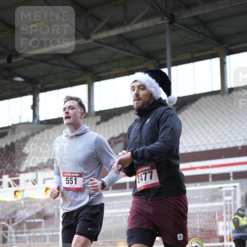 07.12.2025 - St. Pauli X-Mass-Run No. 15 Patografie http://msf.ph/oto/9368845 07.12.2025 11:17:19 Ziel 551, 1122, 1125, 1127, 1130, 1340, 1529, 1531, 1686, 2477, 2766, 2846, 2849 meine-sportfotos.de