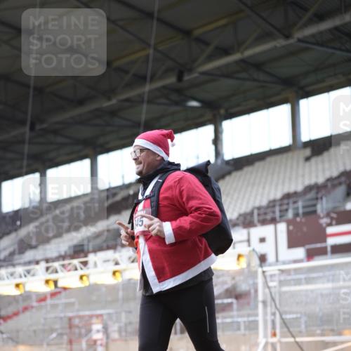 07.12.2025 - St. Pauli X-Mass-Run No. 15 Patografie http://msf.ph/oto/9368851 07.12.2025 11:17:30 Ziel 551, 845, 1125, 1130, 1529, 2477, 2846, 2849 meine-sportfotos.de