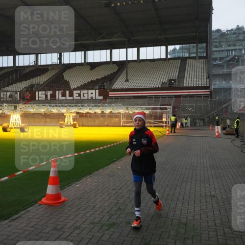 07.12.2025 - St. Pauli X-Mass-Run No. 15 Fabian Wolf http://msf.ph/oto/9368858 07.12.2025 09:55:58 Ziel 312, 3398 meine-sportfotos.de