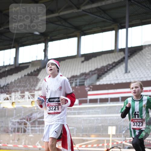07.12.2025 - St. Pauli X-Mass-Run No. 15 Patografie http://msf.ph/oto/9368860 07.12.2025 11:18:00 Ziel 1325, 1348, 3221, 3327, 4627 meine-sportfotos.de