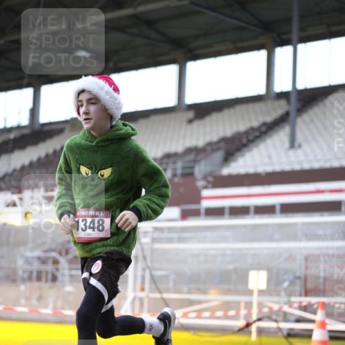 07.12.2025 - St. Pauli X-Mass-Run No. 15 Patografie http://msf.ph/oto/9368872 07.12.2025 11:18:04 Ziel 1325, 1348, 3201, 3221, 3327 meine-sportfotos.de