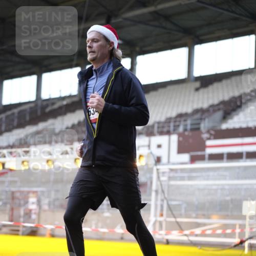 07.12.2025 - St. Pauli X-Mass-Run No. 15 Patografie http://msf.ph/oto/9368886 07.12.2025 11:18:25 Ziel 2045, 2918, 3138, 3158, 3304, 3634, 3636 meine-sportfotos.de