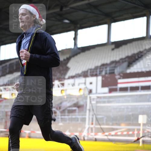 07.12.2025 - St. Pauli X-Mass-Run No. 15 Patografie http://msf.ph/oto/9368888 07.12.2025 11:18:26 Ziel 2045, 2918, 3138, 3158, 3304, 3634, 3636 meine-sportfotos.de