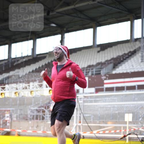 07.12.2025 - St. Pauli X-Mass-Run No. 15 Patografie http://msf.ph/oto/9368905 07.12.2025 11:18:45 Ziel 1109, 1322, 2064, 2067 meine-sportfotos.de