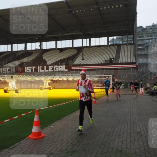07.12.2025 - St. Pauli X-Mass-Run No. 15 Fabian Wolf http://msf.ph/oto/9368946 07.12.2025 09:56:42 Ziel 198, 662, 1165, 3255, 4208, 4209 meine-sportfotos.de