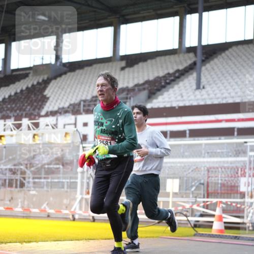 07.12.2025 - St. Pauli X-Mass-Run No. 15 Patografie http://msf.ph/oto/9368985 07.12.2025 11:19:45 Ziel 1336, 1343, 2217, 2581, 2771, 3075, 3160, 3822, 3823 meine-sportfotos.de
