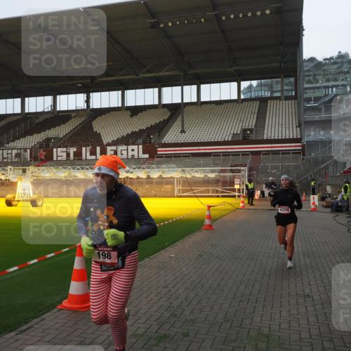 07.12.2025 - St. Pauli X-Mass-Run No. 15 Fabian Wolf http://msf.ph/oto/9368986 07.12.2025 09:56:46 Ziel 198, 662, 1116, 1165, 3255, 4208, 4209 meine-sportfotos.de