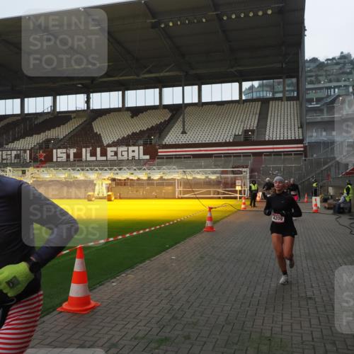 07.12.2025 - St. Pauli X-Mass-Run No. 15 Fabian Wolf http://msf.ph/oto/9368990 07.12.2025 09:56:46 Ziel 198, 662, 1116, 1165, 3255, 4208, 4209 meine-sportfotos.de