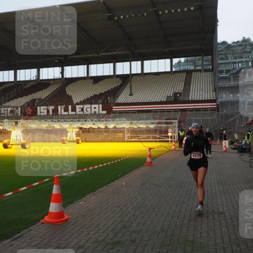 07.12.2025 - St. Pauli X-Mass-Run No. 15 Fabian Wolf http://msf.ph/oto/9368992 07.12.2025 09:56:46 Ziel 198, 662, 1116, 1165, 3255, 4208, 4209 meine-sportfotos.de