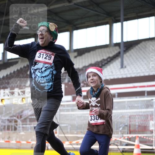 07.12.2025 - St. Pauli X-Mass-Run No. 15 Patografie http://msf.ph/oto/9369013 07.12.2025 11:20:19 Ziel 2577, 2578, 3129, 3157, 3309, 4637 meine-sportfotos.de