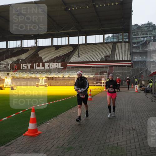 07.12.2025 - St. Pauli X-Mass-Run No. 15 Fabian Wolf http://msf.ph/oto/9369019 07.12.2025 09:56:50 Ziel 198, 497, 662, 1116, 1165, 2861, 4208, 4209 meine-sportfotos.de