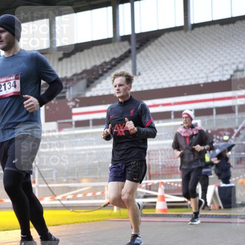 07.12.2025 - St. Pauli X-Mass-Run No. 15 Patografie http://msf.ph/oto/9369020 07.12.2025 11:20:25 Ziel 1020, 1135, 1614, 2132, 2134, 2242, 2305, 3129, 3157, 3309, 4637 meine-sportfotos.de